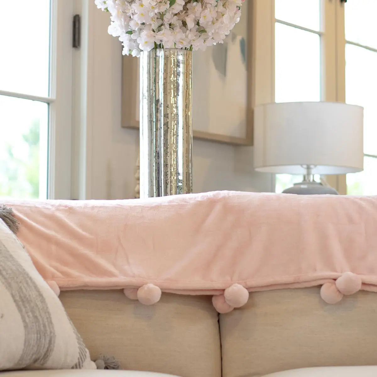 Cozy Pom Pom Throw in Light Pink