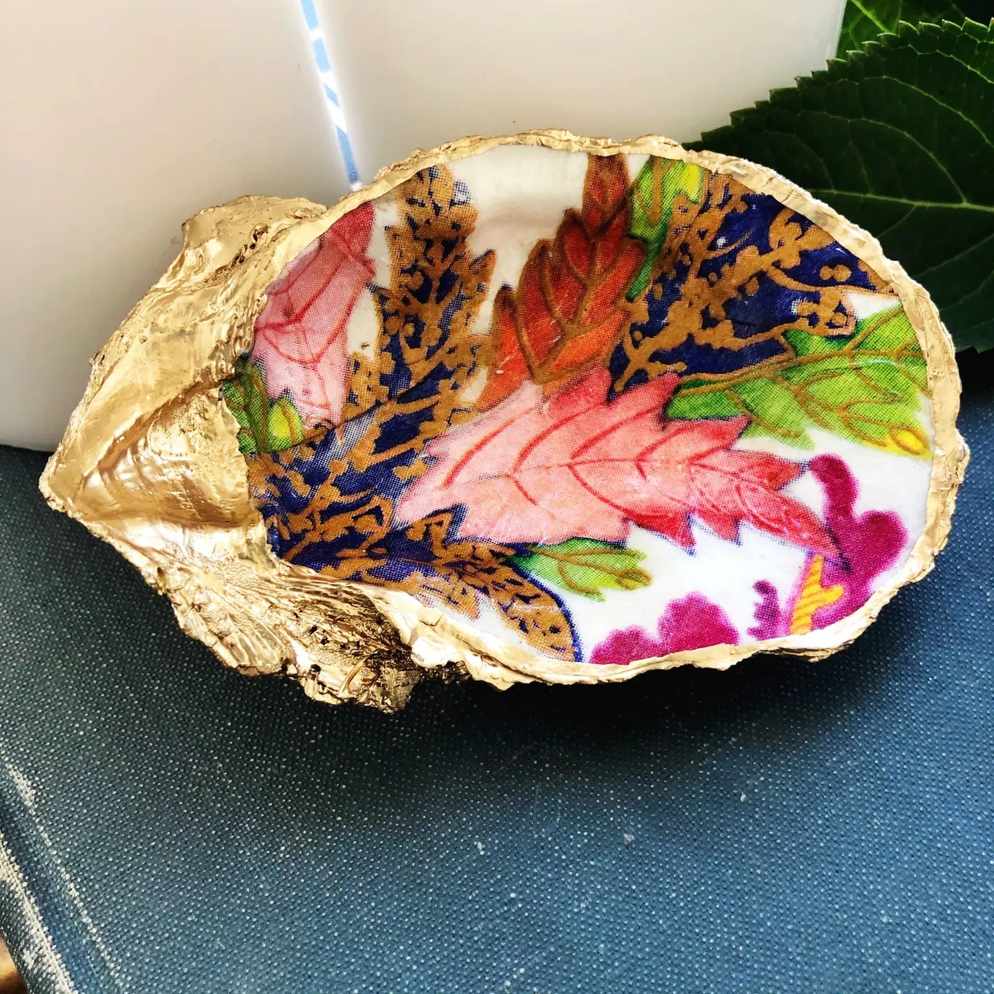 Decoupage Oyster Dish | White Tobacco Leaf