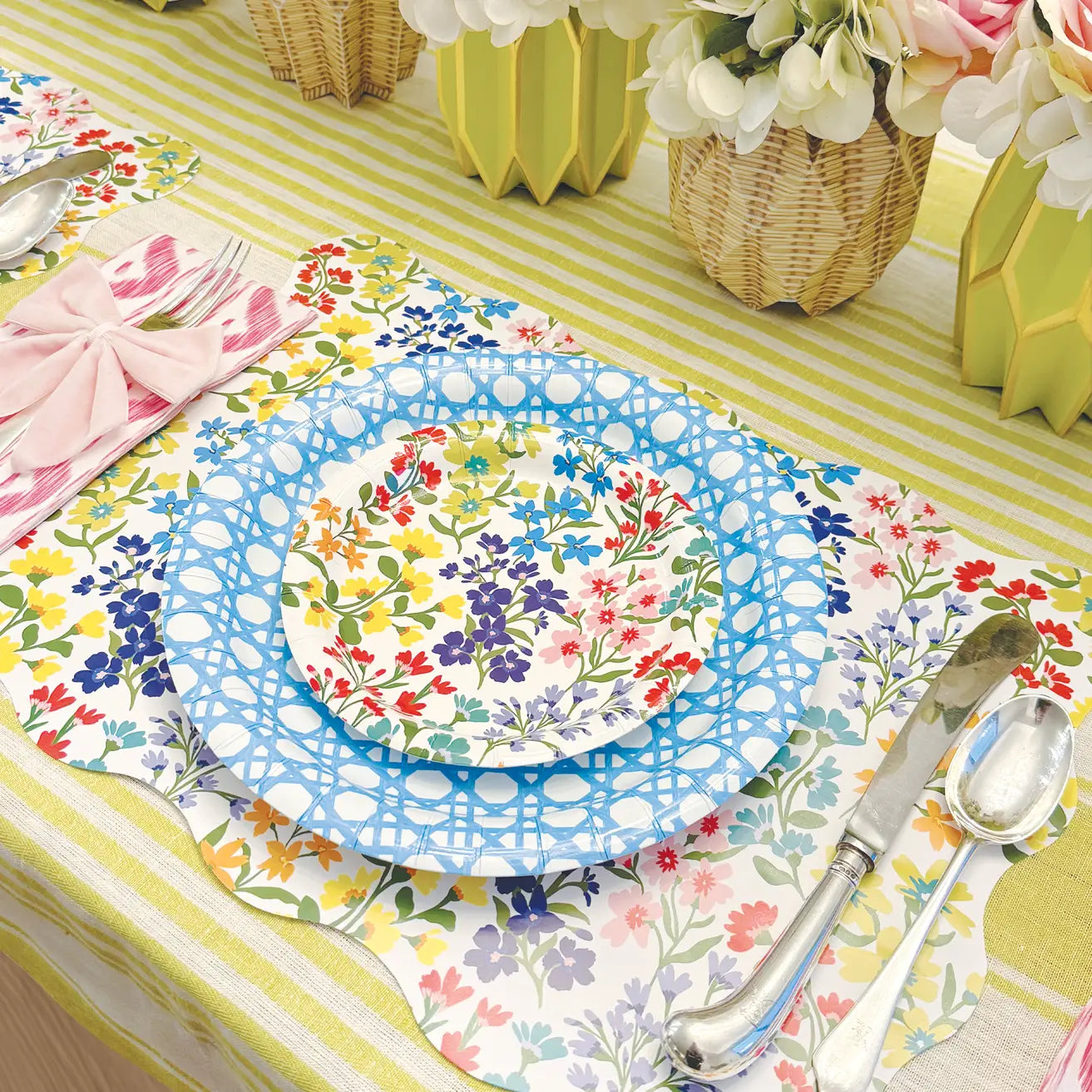 Fun Floral Bloom Scalloped Rectangular Paper Placemats